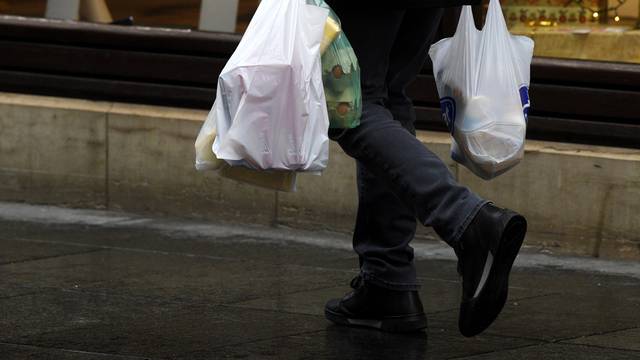 Od 1. siječnja 2022. godine zabranjeno je na tržište stavljati plastične vrećice