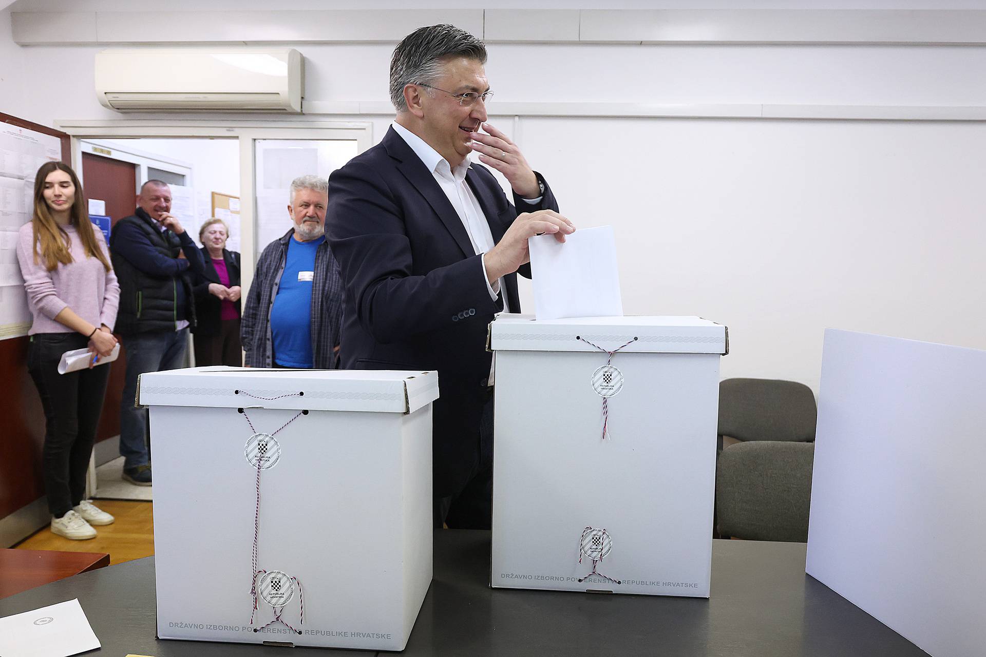 Zagreb: Andrej Plenković glasovao na parlamentarnim izborima