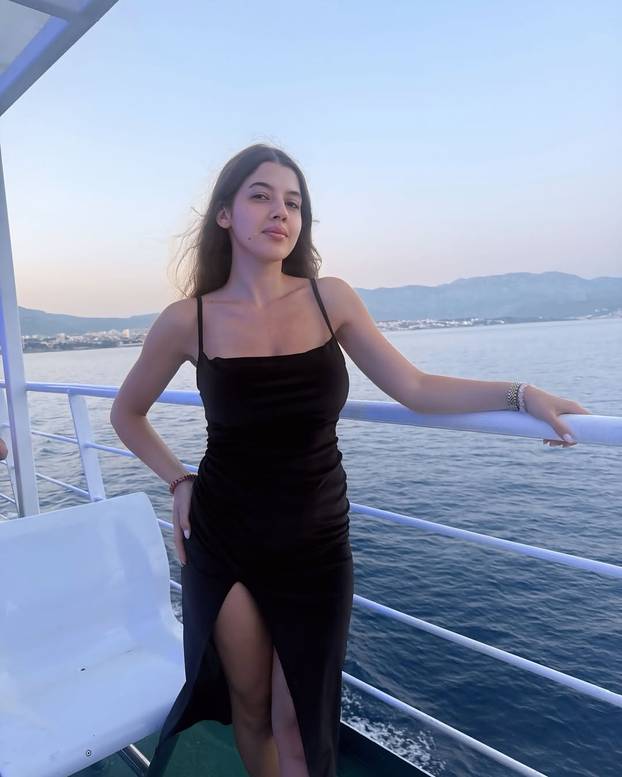 FOTO 'Savršena' Selma uživa u svim čarima ljeta: 'Ribetina u moru, a ribara nema nigdje...'