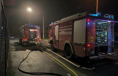 Buktinja u Samoboru: Usred noći gorjelo više automobila