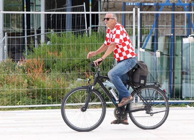 Šibenik:Odrzan je 'Prosvjedni skup protiv financiranja FALIŠ-a i svih ostalih protuhrvatskih dogaðanja'