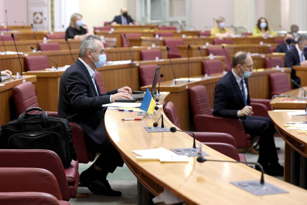 'Vrhunac novog normalnog je pad letjelice, a dvojac na vrhu je kao da su razmaženi tinejdžeri'