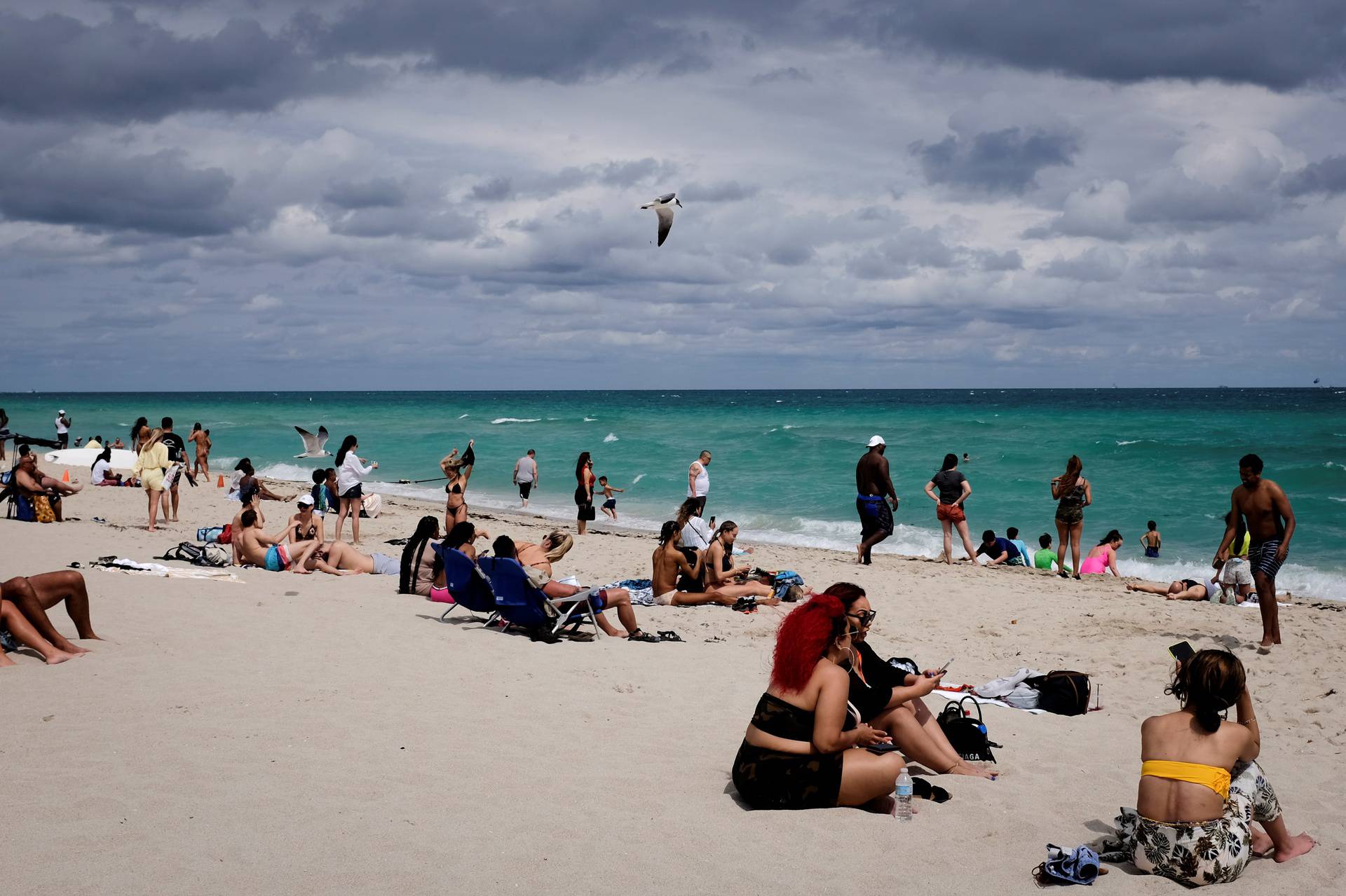 Despite COVID risks, spring breakers flock to South Florida