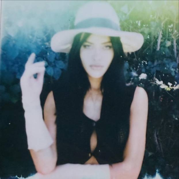 FOTO Leona Naomii misli da ne provocira mrežastim majicama: 'Ja sam samo senzualna žena'