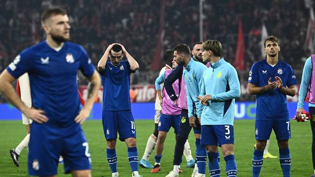 Muenchen: Razočarani igrači GNK Dinamo nakon izgubljene utakmice protiv Bayerna 9:2