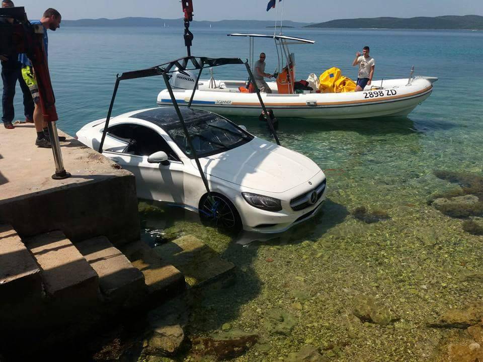 'Potopio' milijun kuna: Samo je htio slikati novi auto kraj mora