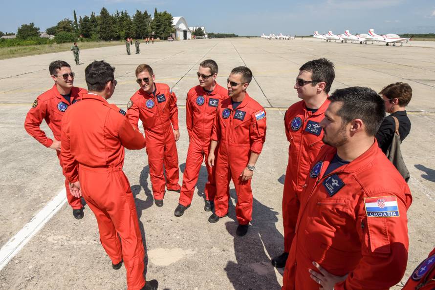 Kraljevska grupa Red Arrows posjetila je naša Krila Oluje