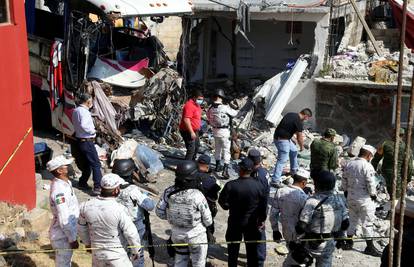 Autobus se zabio u kuću u Meksiku, najmanje 19 poginulih i preko trideset ozlijeđenih