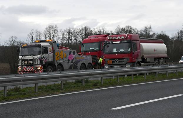 Slavonski Brod: ​U teškoj prometnoj nesreći na autocesti A3 poginula žena 