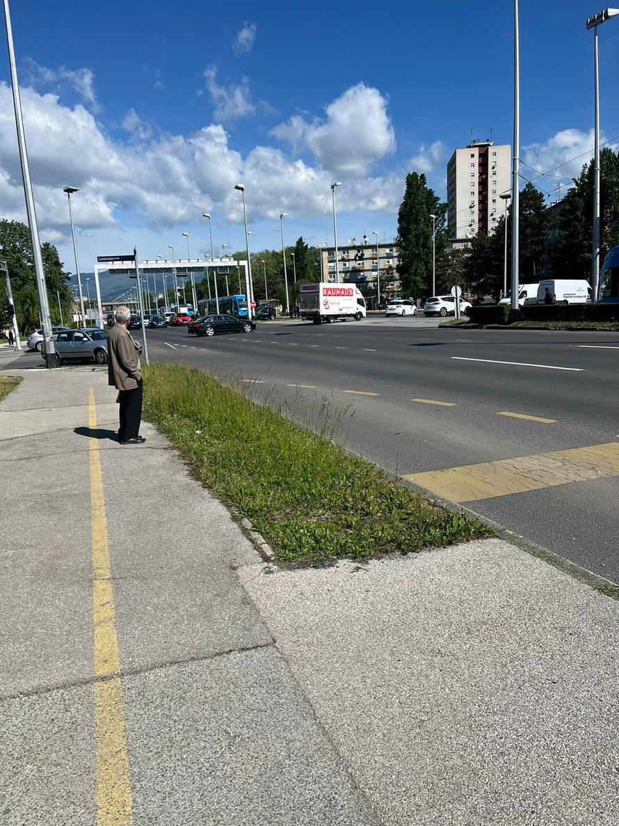 VIDEO Krš i lom u Zagrebu: Tri auta se sudarila. Stoje tramvaji na Držićevoj. Dvoje ozlijeđenih