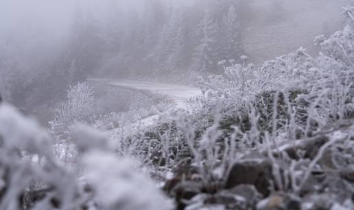 FOTO Snijeg je zabijelio Zavižan