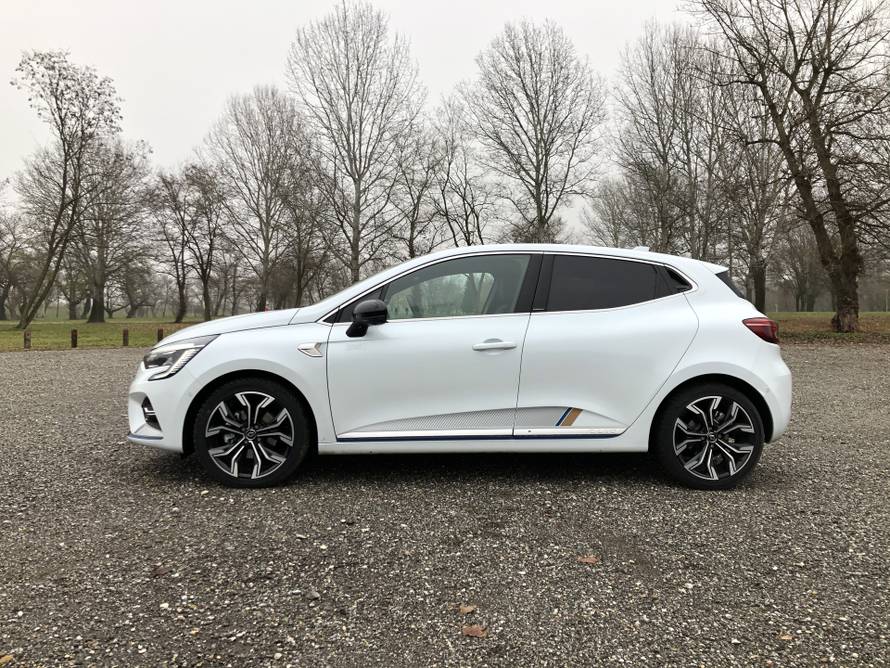 Hibridni Clio je drugačiji od konkurenata, ali i vrlo štedljiv