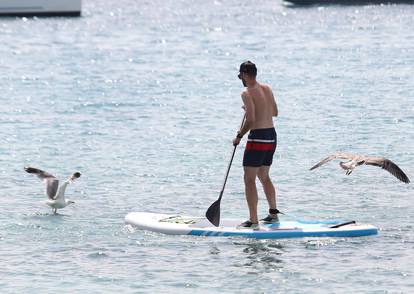 FOTO Puna plaža u Primoštenu