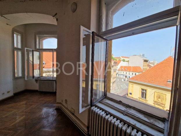 FOTO Za ovaj stan u Zagrebu traže 600.000 €: 'Nije saniran od potresa. Treba renovaciju'