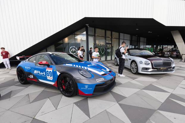 Zagreb: Ispred Z Centra izložena limitirana izdanja luksuznih i supersportskih automobila