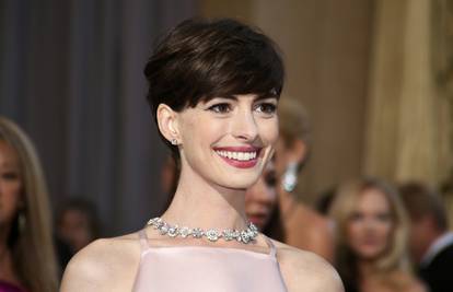 Anne Hathaway se povlači iz glume jer gubi popularnost?