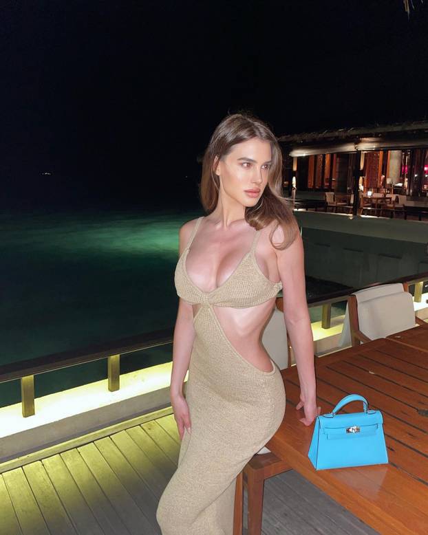 FOTO Talijanka seksi outfitima oduševljava milijune, a za sebe kaže: 'Ja sam loš utjecaj'