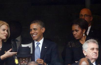 Michelle premjestila Obamu da ne sjedi pokraj lijepe Dankinje