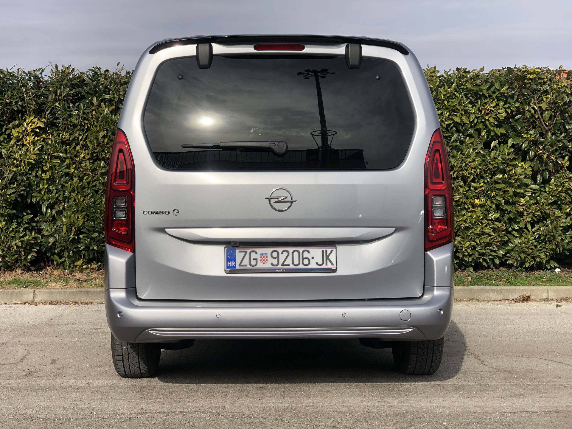 Test Opel Combo-e Life: Dobar gradski obiteljski auto, ali...