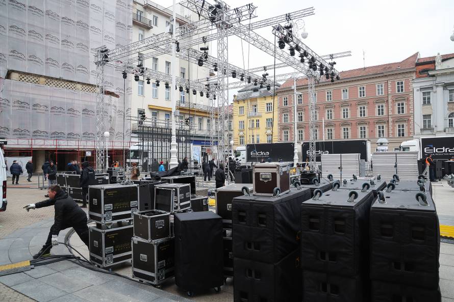 Zagreb: U tijeku je postavljanje bine na glavnom Trgu gdje će biti organiziran doček rukometaša