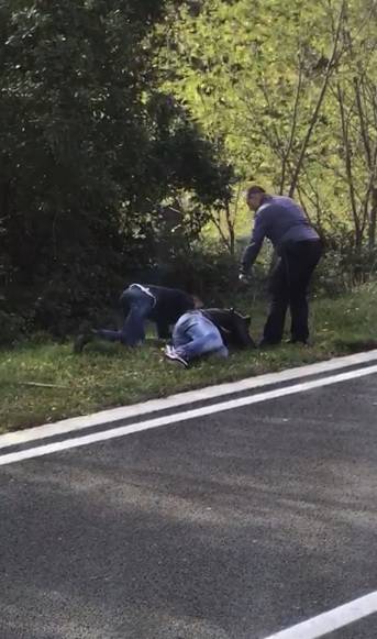 Lovice po Istri: Migranti skočili iz busa ravno u ruke policajaca