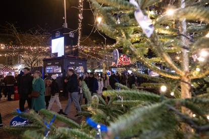 GALERIJA Advent u Zagrebu nije nikad bio ljepši, a na Tuškancu su svoj show imali i sokolari