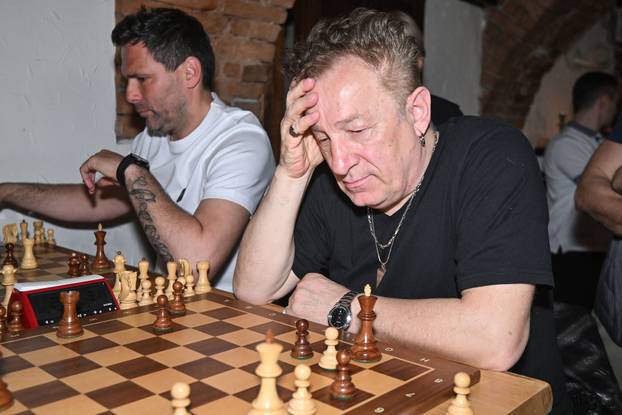 Zagreb: Brojni poznati na humanitarnom šahovskom turnir u konobi Mašklin i Lata