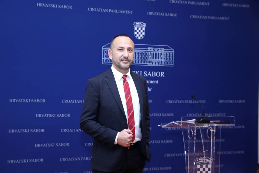 Zagreb: Konferencija za medije Hrvoja Zekanovića na temu Nekontrolirano trošenje proračunskog novca