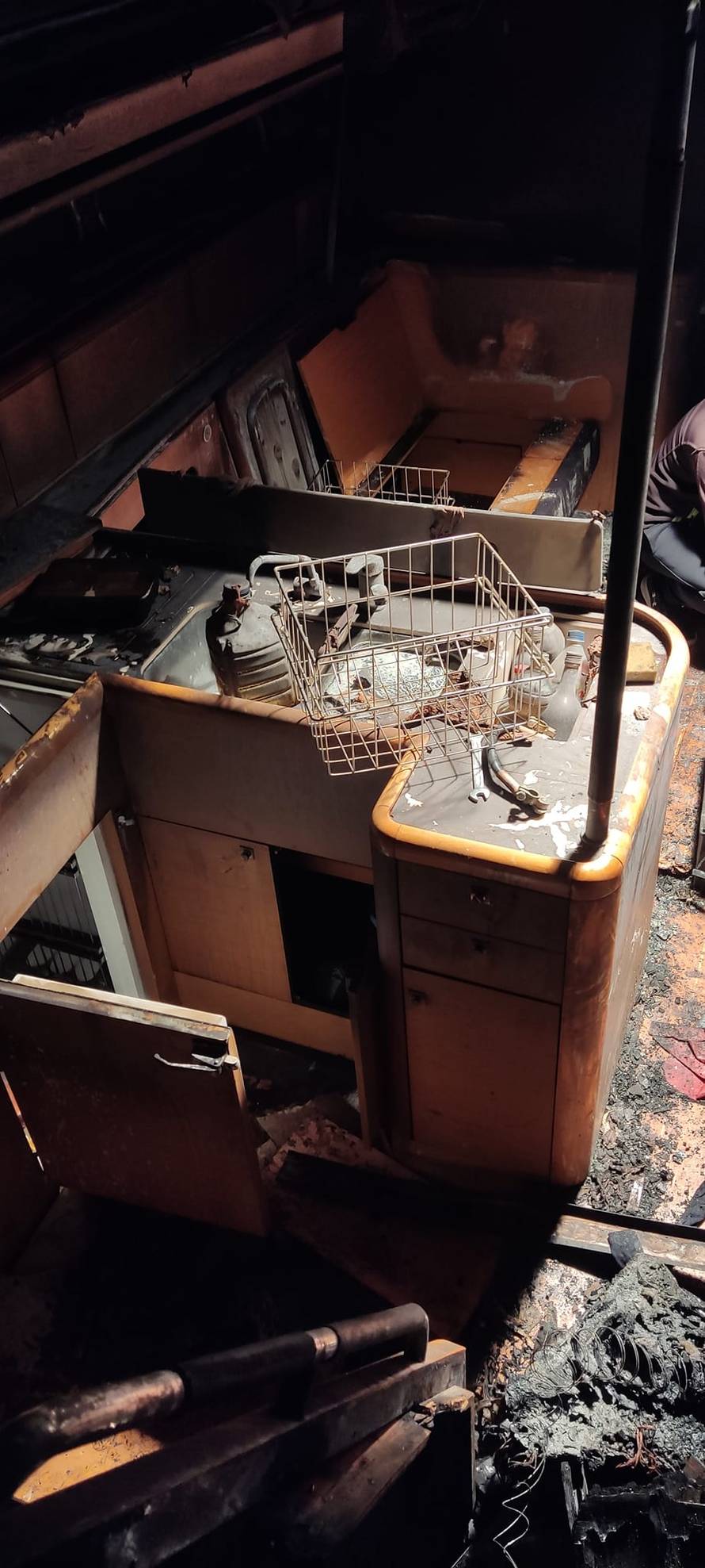 FOTO Ovako izgleda jedrilica na kojoj je kod Visa izbio požar