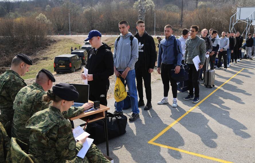 Ministar Anušić i general Kundid na prvom danu TVO-a na Slunju