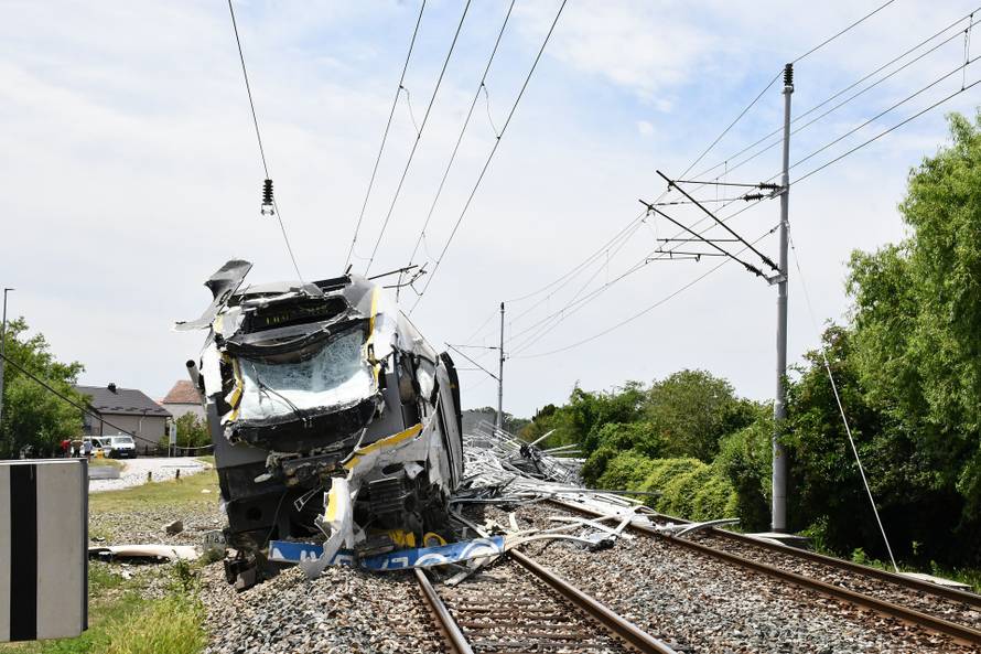 Vozač koji je poginuo u naletu vlaka kod Sl. Broda nije stao na zvučnu i svjetlosnu signalizaciju