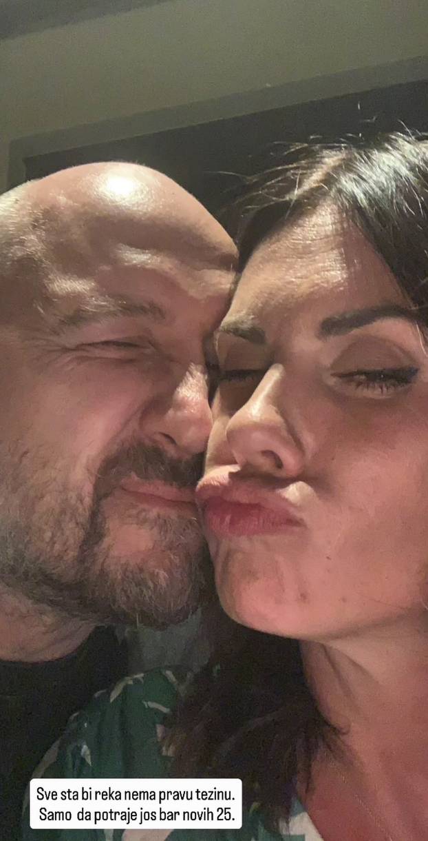 FOTO Viktorija i Dino Rađa imali srebrni pir: 'Još bar novih 25..'