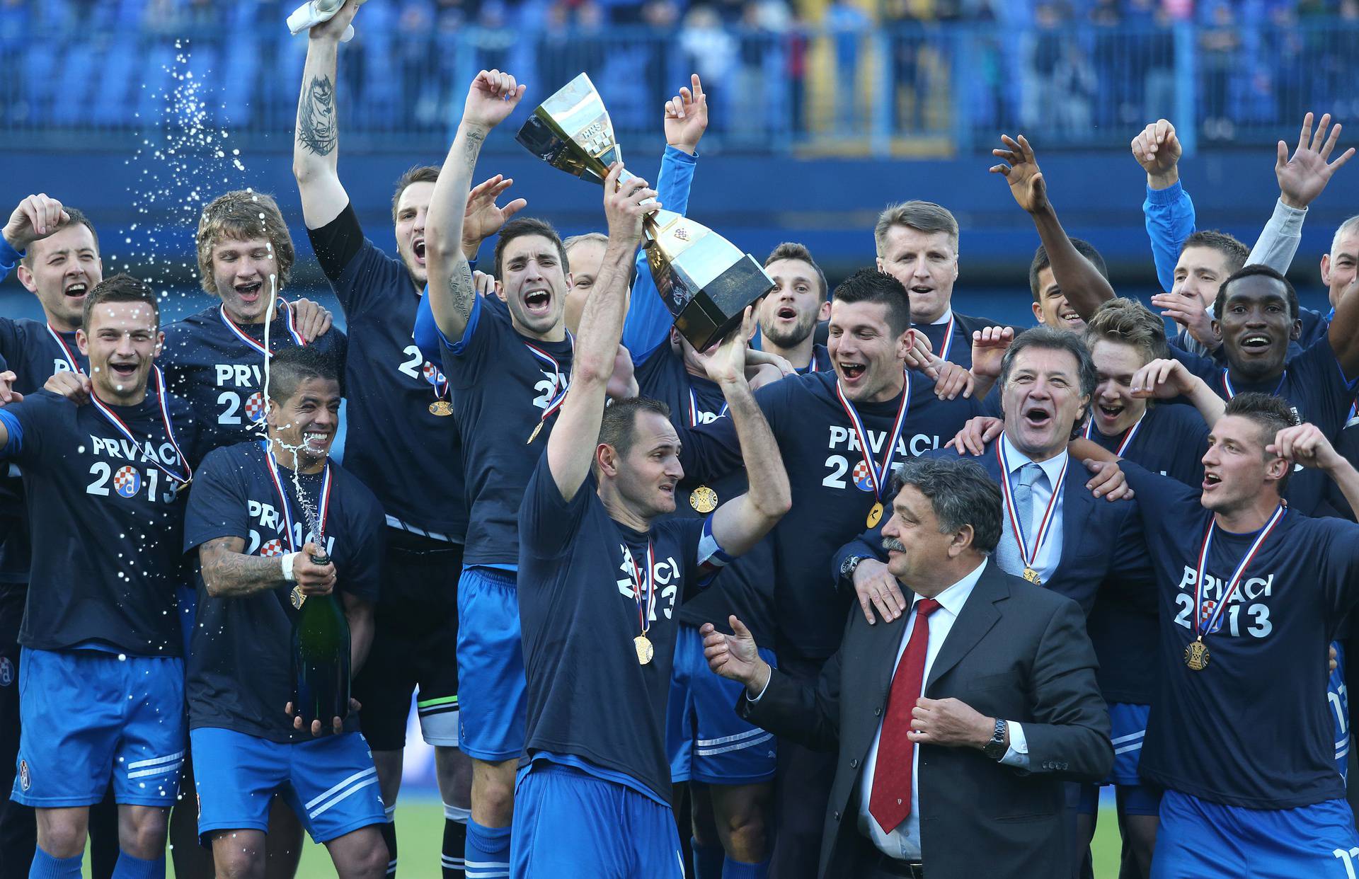 Zagreb: Dinamo u posljednjem kolu HNL-a službeno proslavio osmi uzastopni naslov prvaka