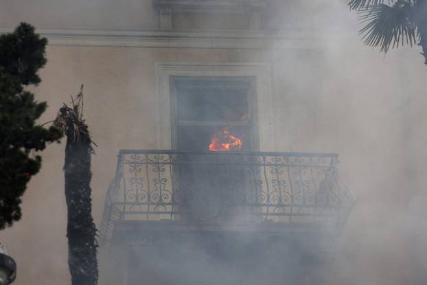 Požar hotela Miramar u centru Lovrana