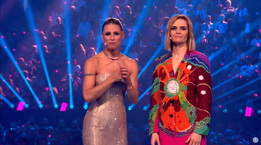 Nižu se reakcije na voditeljice Eurosonga: 'Ona jedina zna s jezikom, a odjeća je kritična'