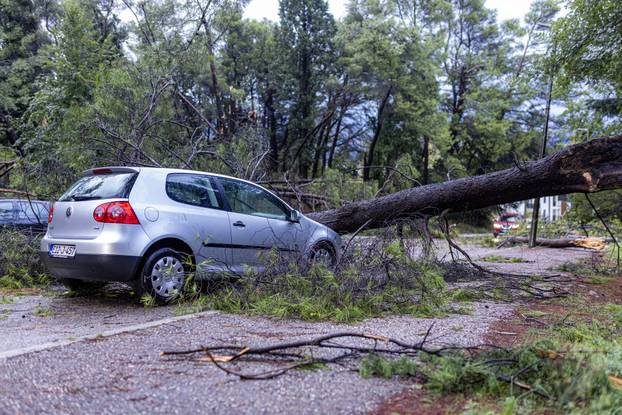 Olujno nevrijeme poharalo Mostar 