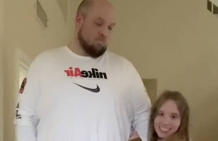 Carolyn (30) izgleda kao dijete, pa ljudi misle da  joj je muž otac