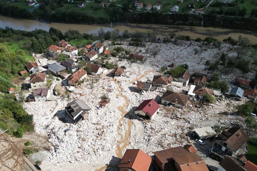 [TOP 3 VIJESTI DANA] Stravične poplave u BiH: Vodeni val i odroni zatrpali kuće i ceste