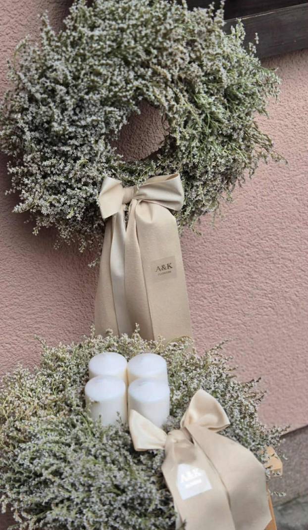 FOTO Domaći kreativci svojim vijencima za vrata stvaraju blagdansku magiju već na ulazu