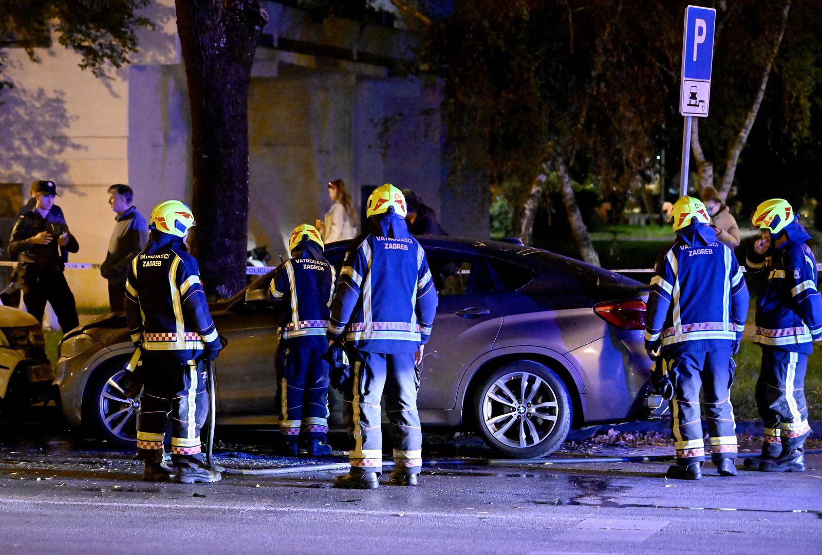 Zagreb: Vatrogasci ugasili požar automobila u Travnom, čula se i eksplozija