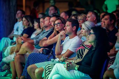 FOTO Tomislav Bralić i klapa Intrade održali koncert 'Da mi je sad' u čast Oliveru Dragojeviću