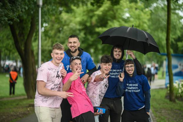 Zagreb: Kiša nije spriječila učenike da proslave kraj školovanja na Bundeku