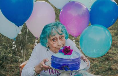 Baka obojila kosu u plavo pa sa stilom proslavila 98. rođendan