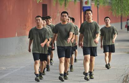 Vlada traži od Kineza da budu 'muževniji'  - misle da su 'slabi'