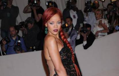 Čeka nas 'poslastica': Rihanna ima kućni 'pornić' s J.Coleom?
