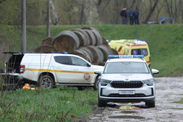 Babina Greda: Traje velika akcija spašavanja, Više ljudi završilo u Savi