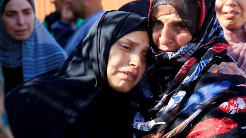 Palestinians rushed to centers for food division in Gaza: Some went on foot, others on the donkey …