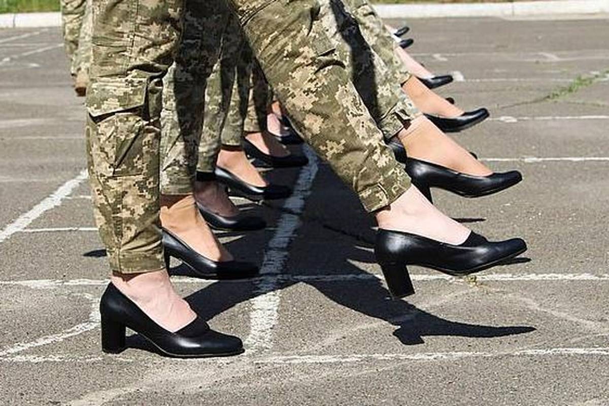 Ideja naišla na brojne kritike: Ukrajinske vojnikinje za paradu moraju nositi visoke pete