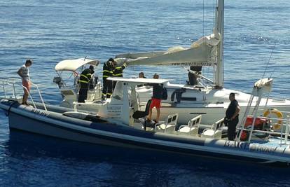 Planula jedrilica kod Paklinskih otoka, spasili su sedmero  ljudi