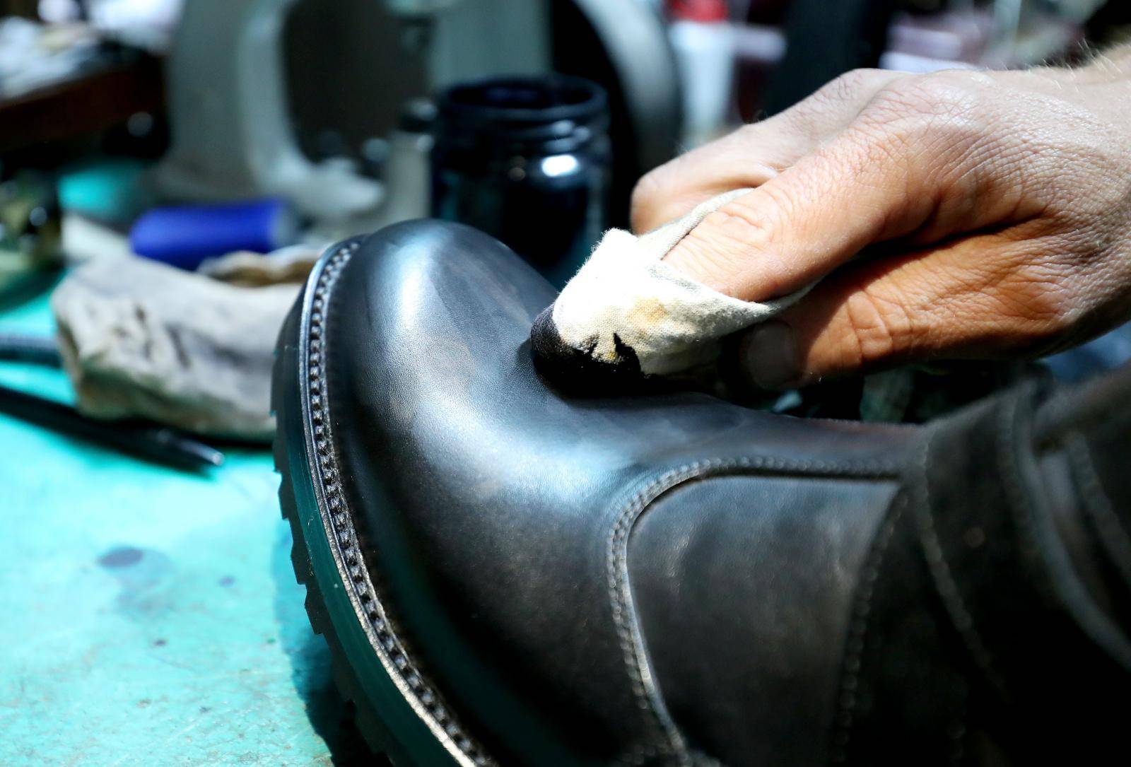 Savjeti postolara: Naučite kako ispravno mazati i čuvati cipele